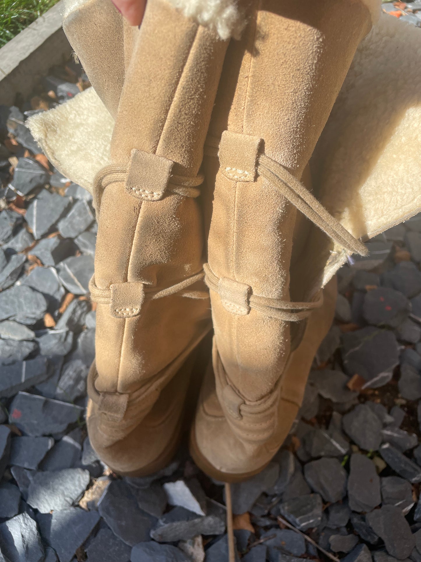 Size 8.5 taupe leather suede Timberland calf boots