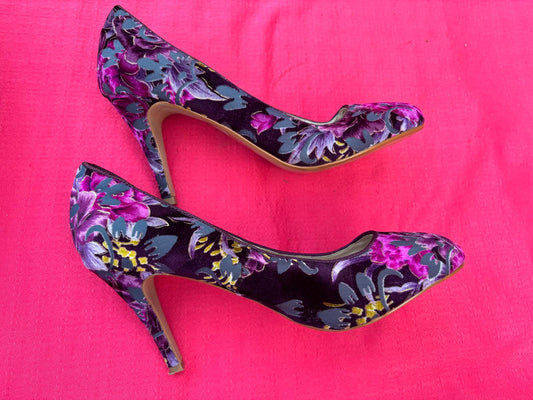 Size 7 floral velveteen heels