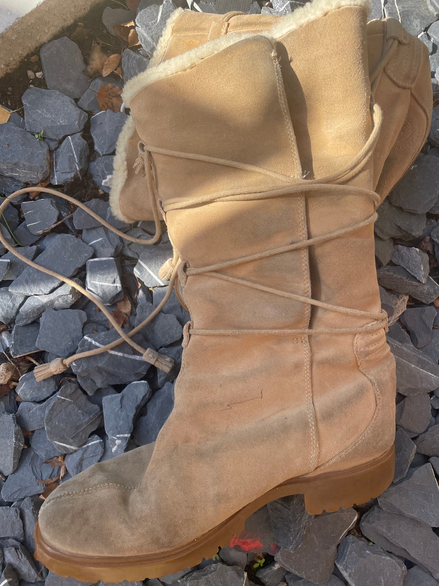 Size 8.5 taupe leather suede Timberland calf boots