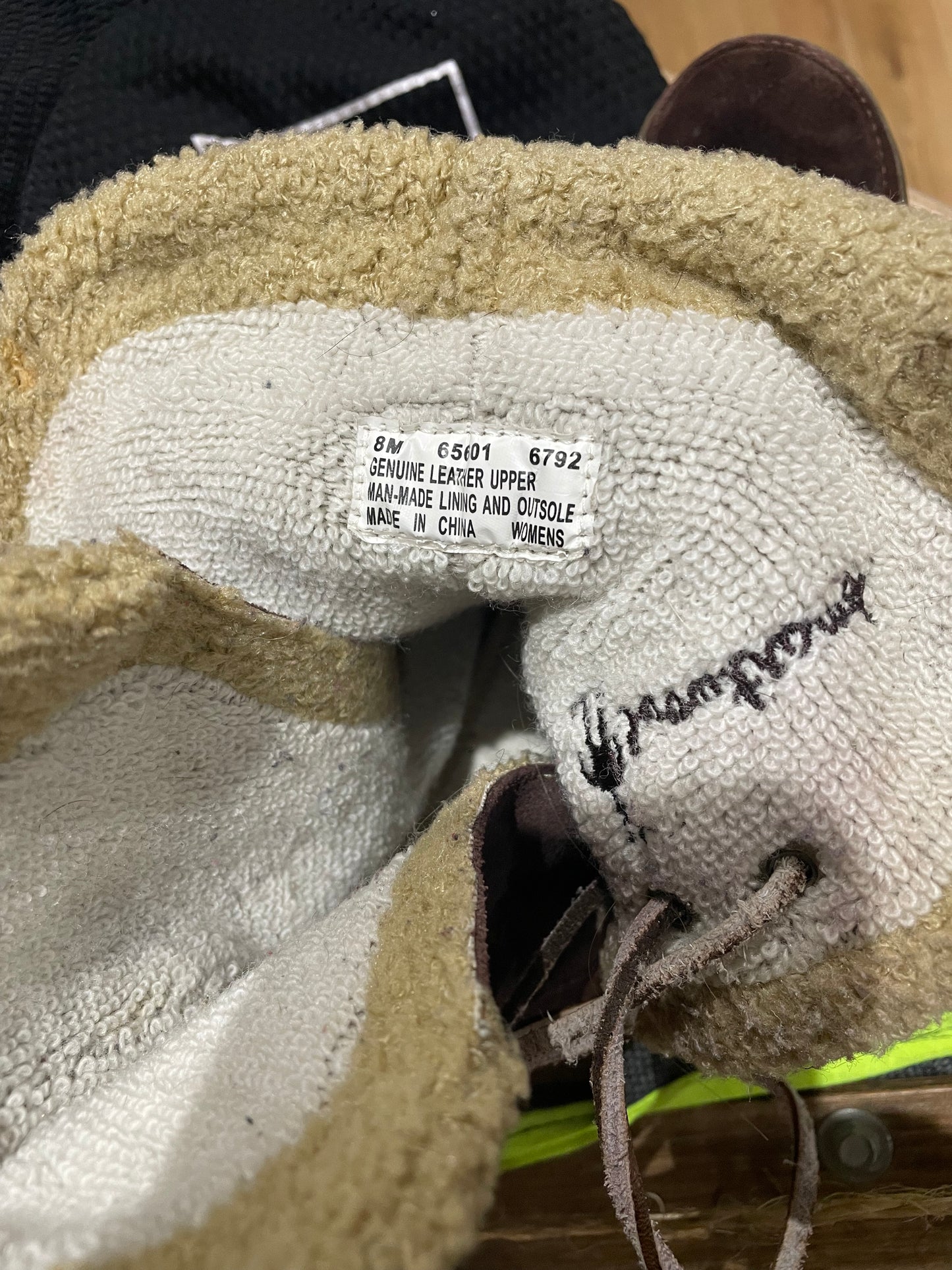 Size 6 Timberland brown suede leather ankle boot with sheep shearling lining