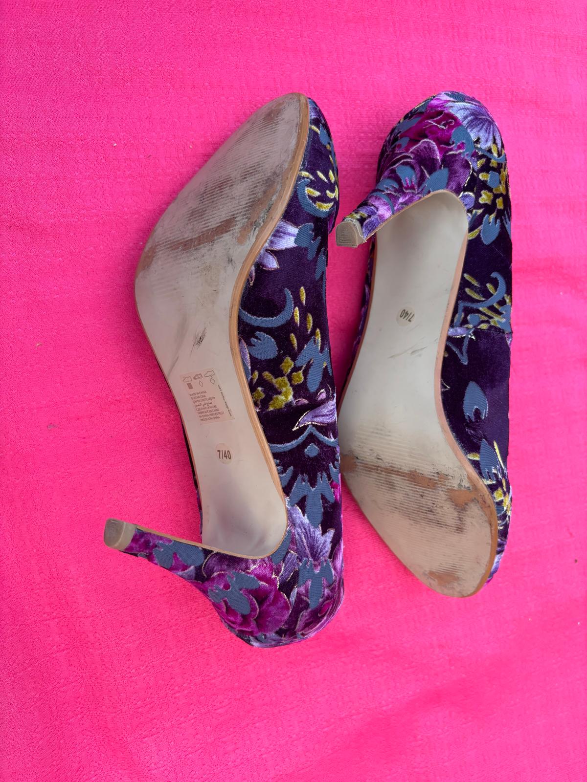 Size 7 floral velveteen heels